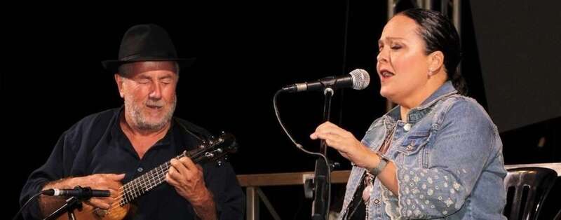 MariviÌ Cabo con el timplista majorero Domingo Rodríguez,Â el Colorao/TA.